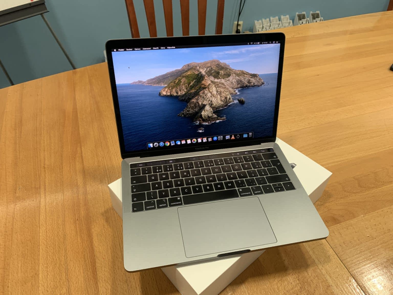 Macbook Pro Z Ruka Do Apple Bazar