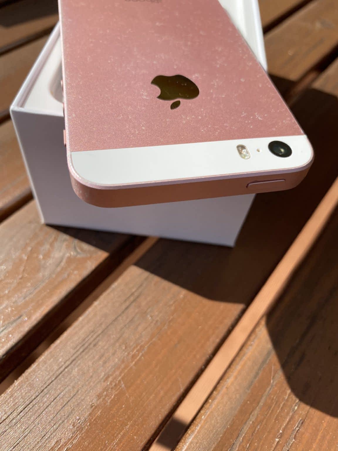 iPhone SE 16gb - Rose gold - Apple Bazar