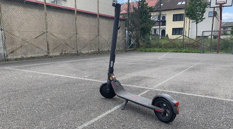 Ninebot by Segway Kickscooter E22E 電動スクーターのレビュー – LSA Magazine