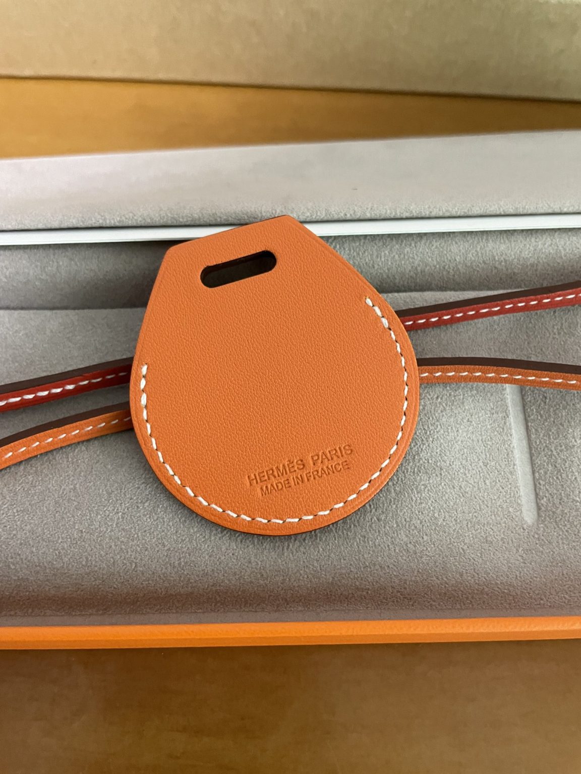 Apple AirTag Hermès キーホルダー ゴールド+spbgp44.ru