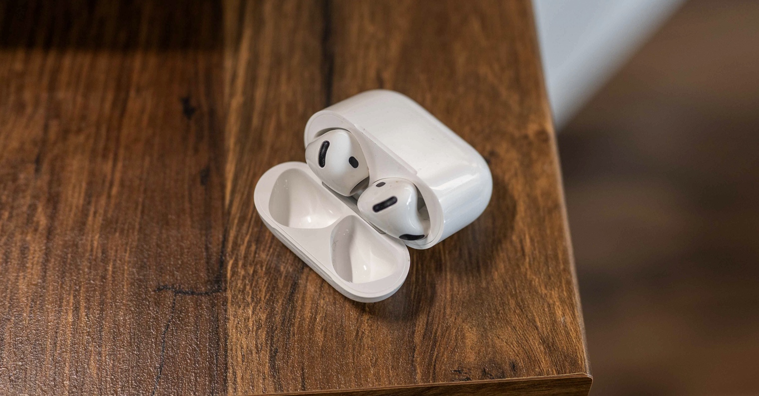 iPhony s AirPods se naučí s příchodem iOS 19 překládat řeč v reálném čase!